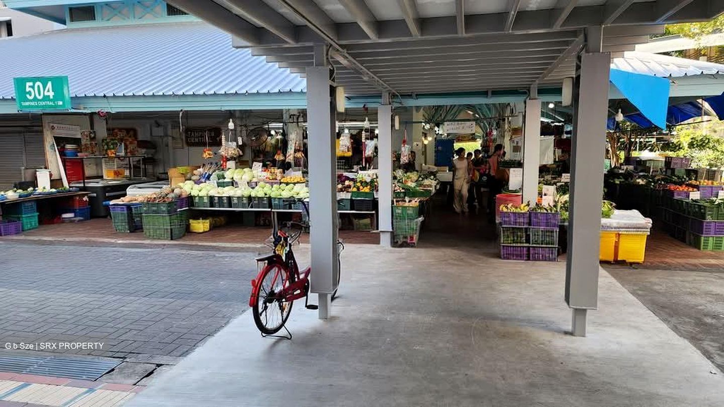 Tampines Heart (D18), Shop House #587076991